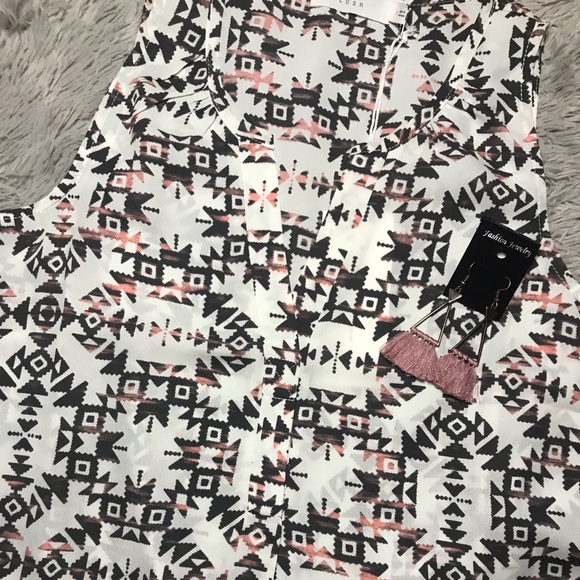 1 LEFT!!! Beautiful tribal print tank top/blouse. - Picture 4 of 4